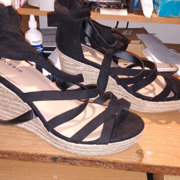 Torrid Ankle Wrap Platform Wedge Sz 13WW Like New - Picture 3 of 6